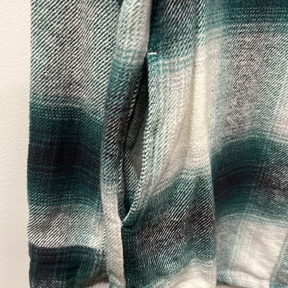 hollister flannel - Picture 4 of 4